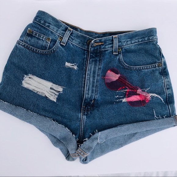 Vintage high waisted denim shorts 💕💕 - Picture 4 of 8